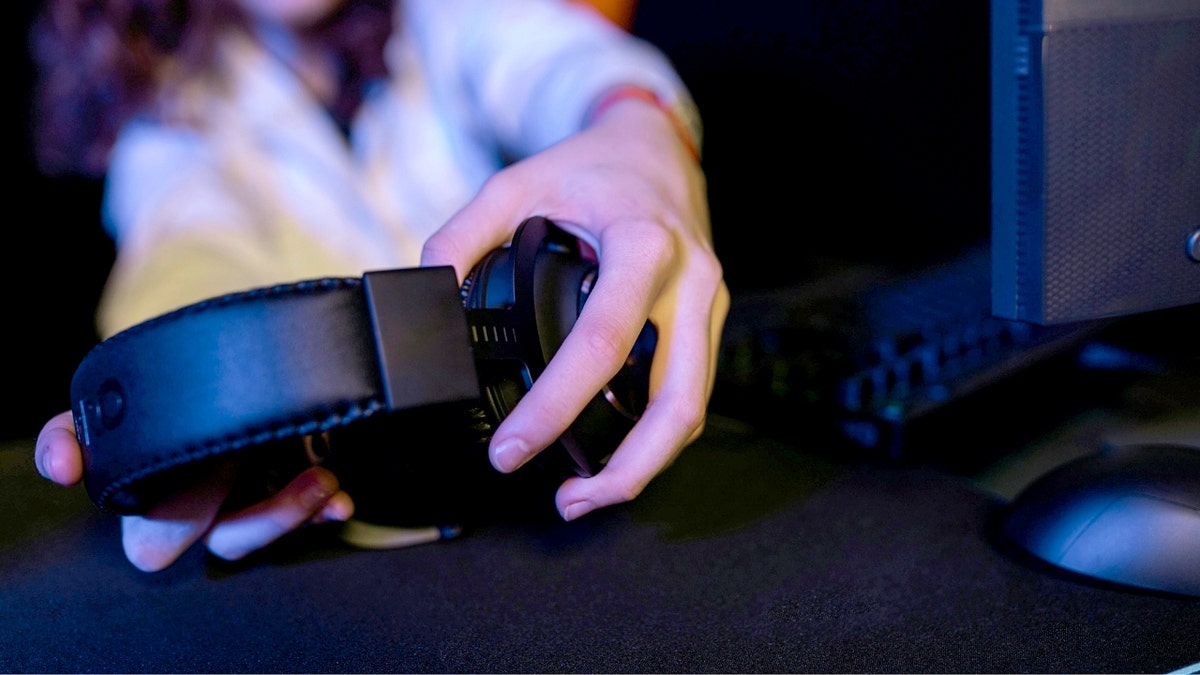 Google Fast Pair flaw lets hackers hijack headphones at george magazine