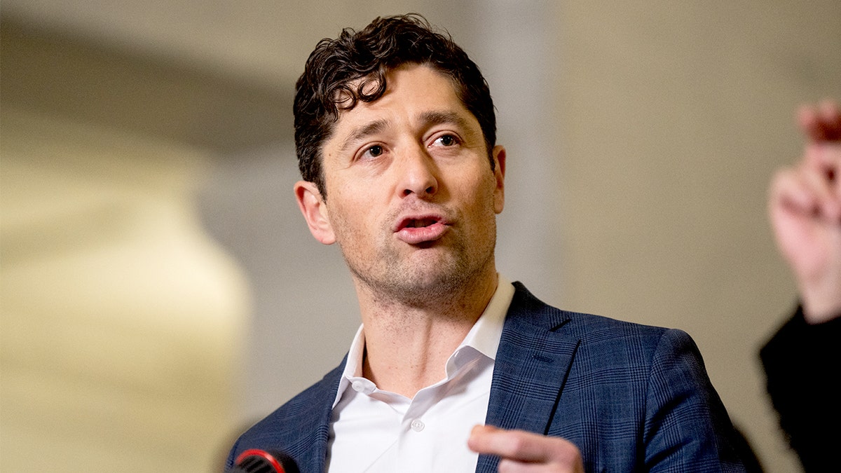 Minneapolis Mayor Jacob Frey dismisses new ICE shooting video, says agent 'walked away with a hop in his step' at george magazine