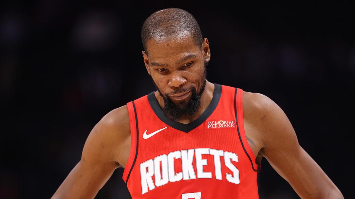 Rockets' Kevin Durant unleashes expletive-filled tirade at heckling fan in hot-mic moment at george magazine