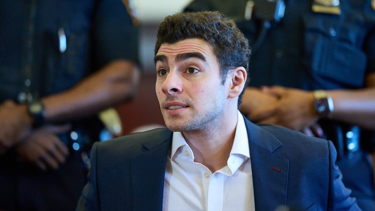 Alvin Bragg’s ‘unrealistic’ timeline in Luigi Mangione case sets up showdown with Trump DOJ at george magazine