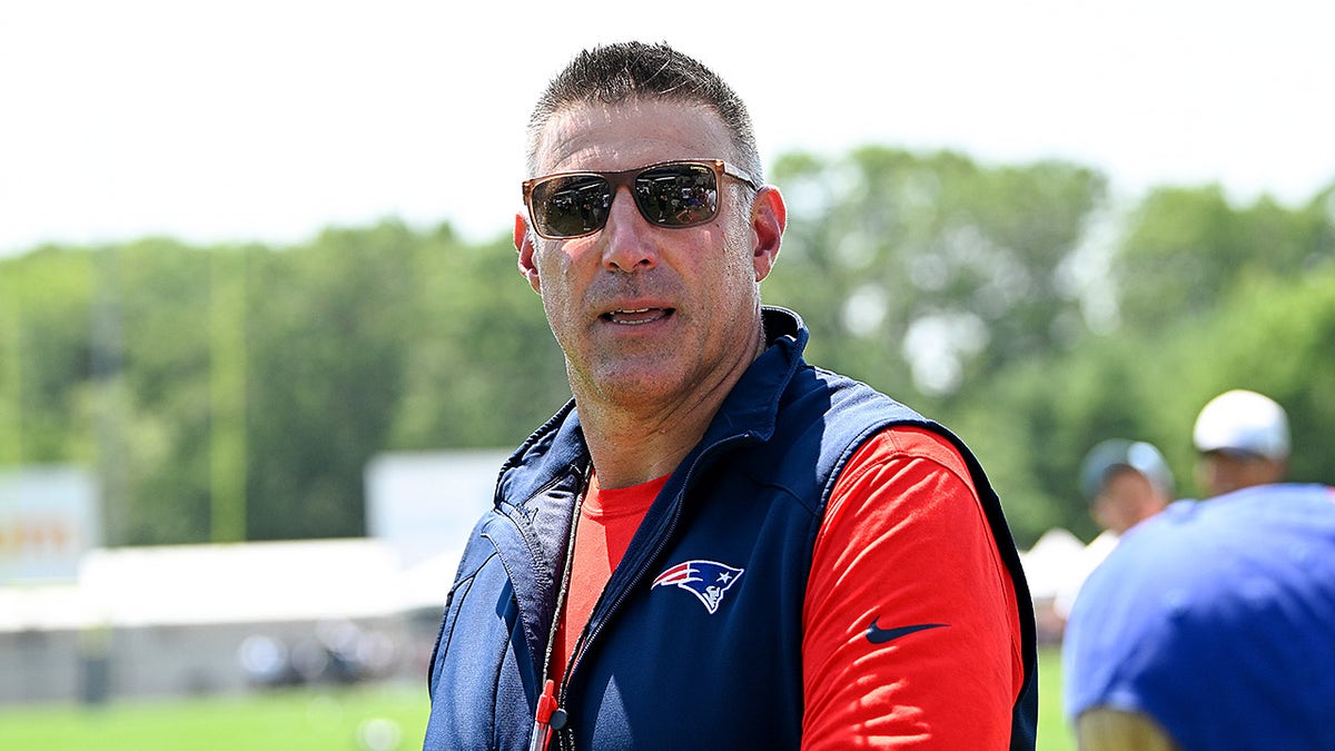 Patriots coach Mike Vrabel reveals extreme sacrifice he'd make to his male anatomy to win the Super Bowl at george magazine