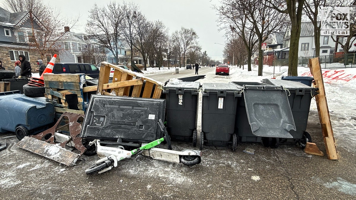 Minneapolis police nowhere to be found as agitators seize control of street after ICE shooting at george magazine