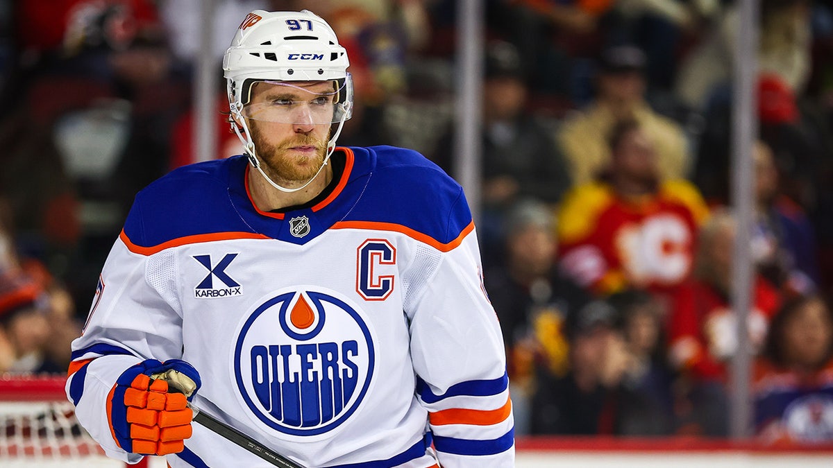 NHL star tries to explain bizarre ketchup 'phobia' at george magazine