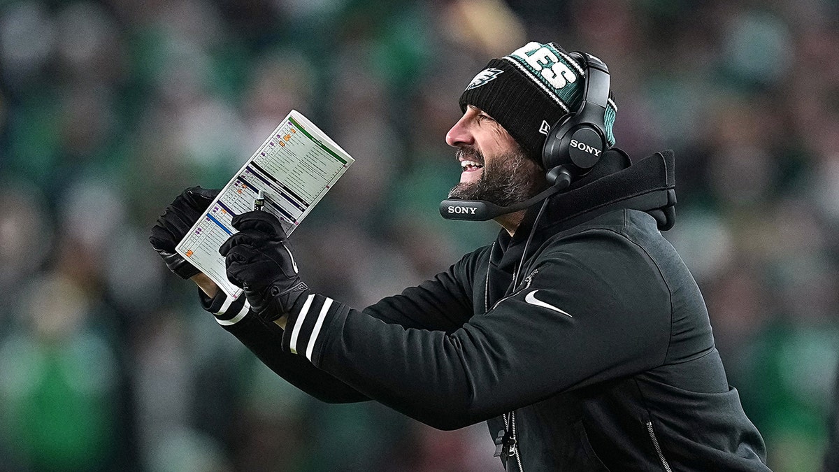 Eagles' Nick Sirianni, AJ Brown scream at each other on sideline during Wild Card Round vs 49ers at george magazine