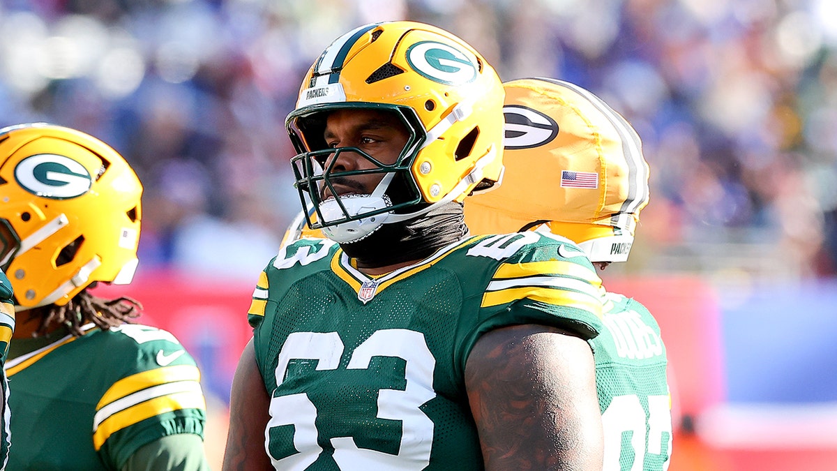 Packers offensive lineman Rasheed Walker arrested at New York Airport on gun charges at george magazine