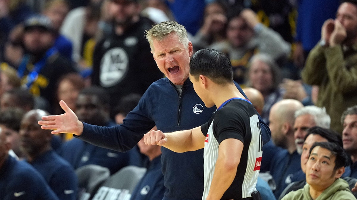 Steve Kerr gets ejected with Snoop Dogg on call for Warriors game: 'Get him out of there!' at george magazine
