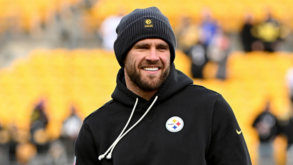 Steelers star TJ Watt set to return just 3 weeks after surgery for partially collapsed lung at george magazine
