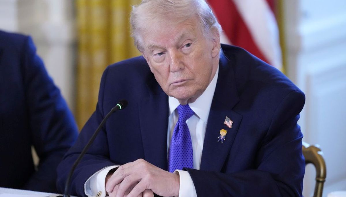 Trump signs order blocking courts from seizing Venezuelan oil money at george magazine