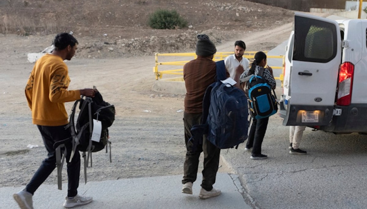 DHS releasing some illegal border crossers into US despite claims of ‘zero’ releases at george magazine