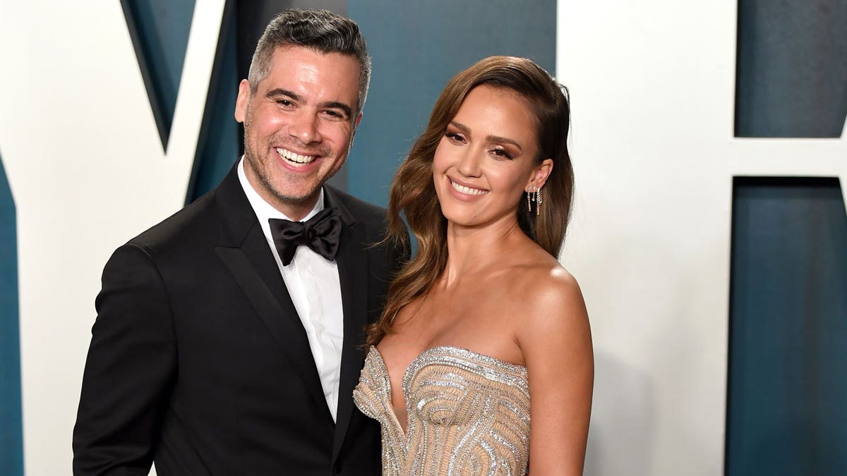 Jessica Alba cuts seven-figure check to finalize Cash Warren divorce: report at george magazine