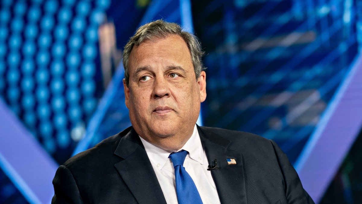 Chris Christie slams Mamdani over handling of New York City snowstorm, garbage 'piled up everywhere' at george magazine