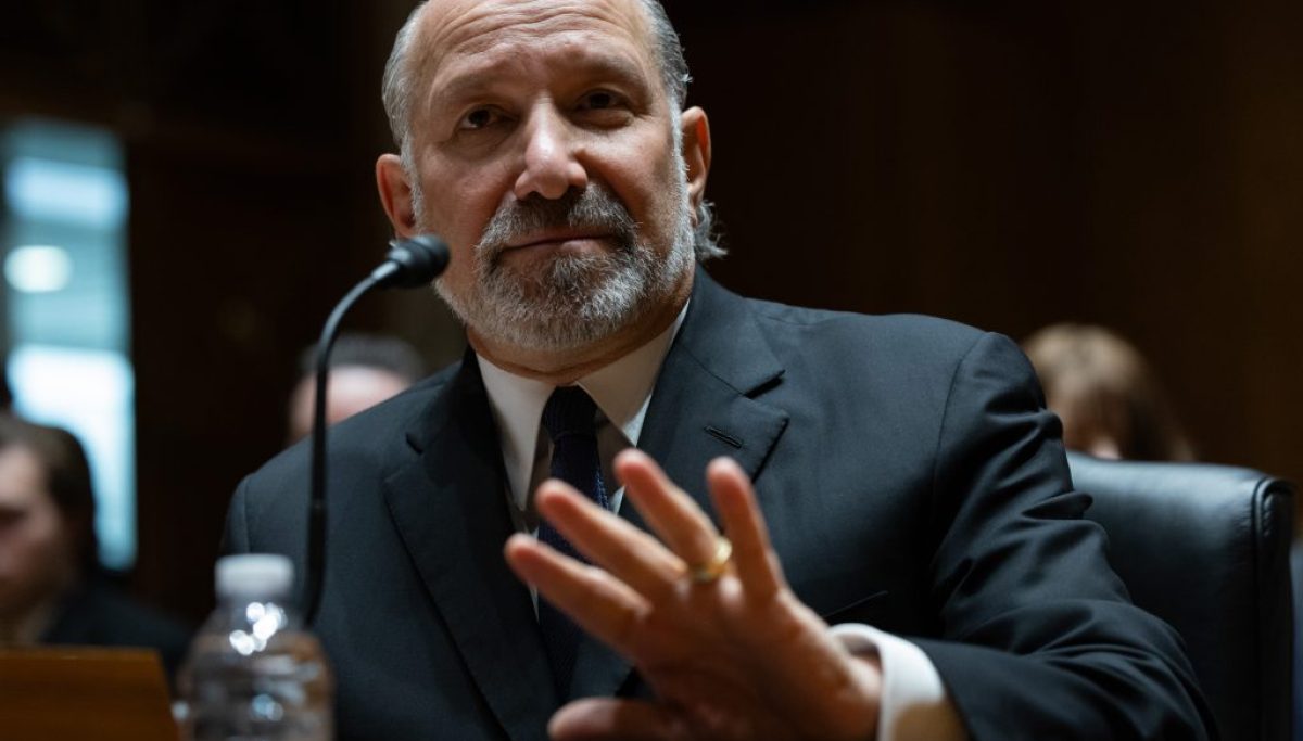 White House stands by Howard Lutnick as Epstein files fallout grows at george magazine