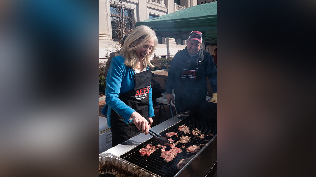 Schumer's 'E. coli' burger photo resurfaces after another Dem's grilling skills get torched: 'What is that?' at george magazine