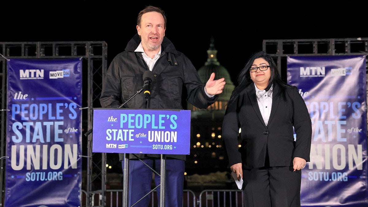 MAGA voter crashes 'scumbag' Dem senator's SOTU boycott speech: 'Go Trump!' at george magazine