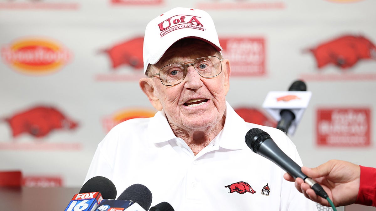 Lou Holtz's son shares health update after college football coaching legend enters hospice care at george magazine