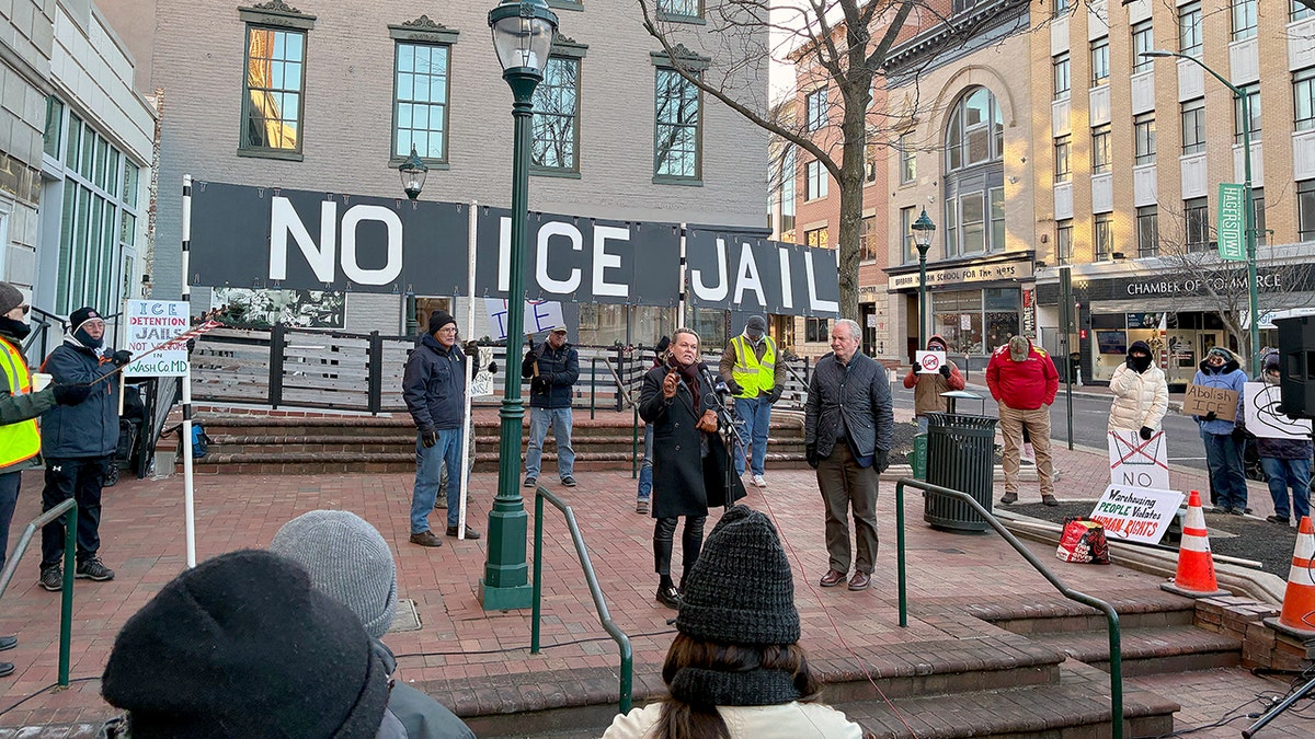 Anti-ICE chaos erupts at blue state county board meeting after panel endorses detention center at george magazine