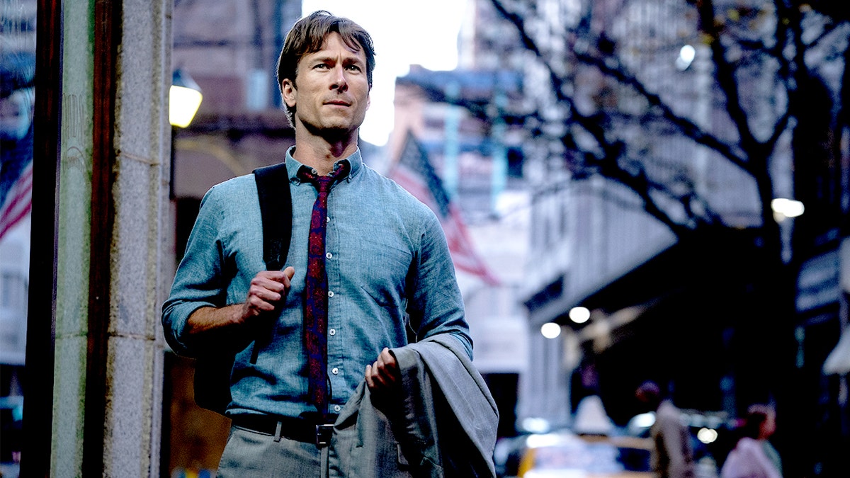 'How to Make a Killing' Review: Glen Powell eyes the family fortune in A24's comedic noir at george magazine