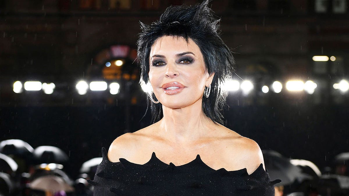 Lisa Rinna reveals how her mother survived brutal hammer attack by notorious ‘Trailside Killer’ at george magazine