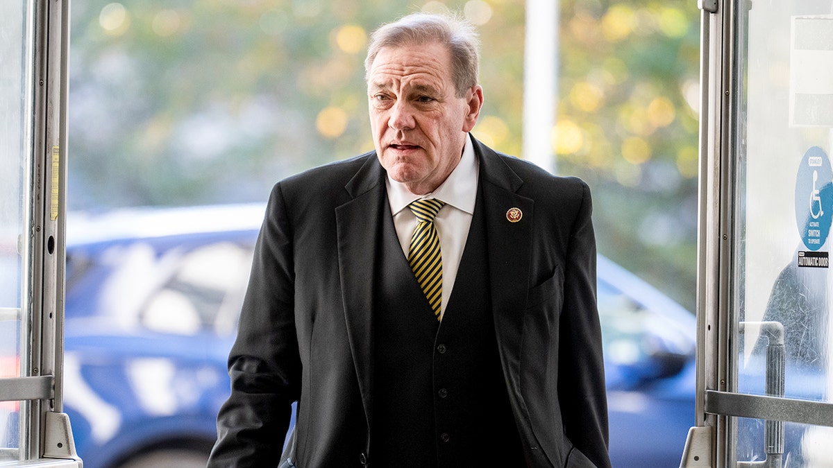 Democrats salivate at GOP near zero-vote margin as shutdown looms over ICE reform gridlock at george magazine