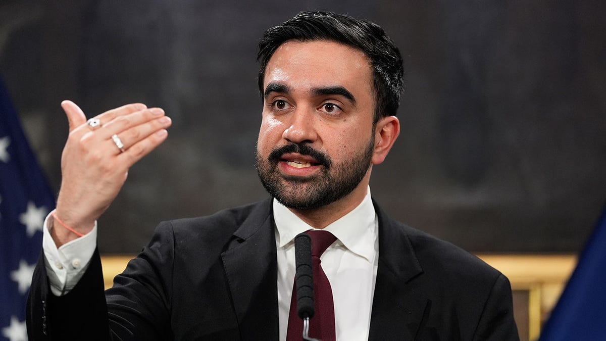 NFL reporter criticizes Mamdani's downplay of snowball attack on NYPD officers at george magazine