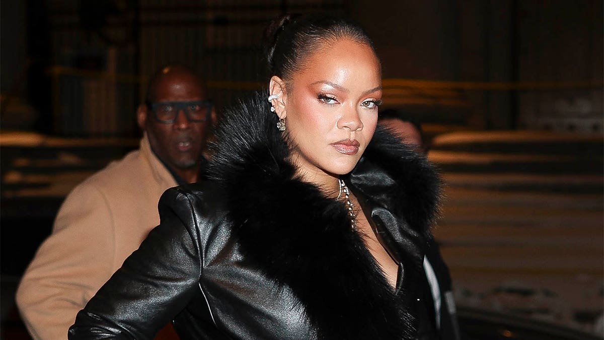 Rihanna suffers wardrobe malfunction at New York Fashion Week at george magazine