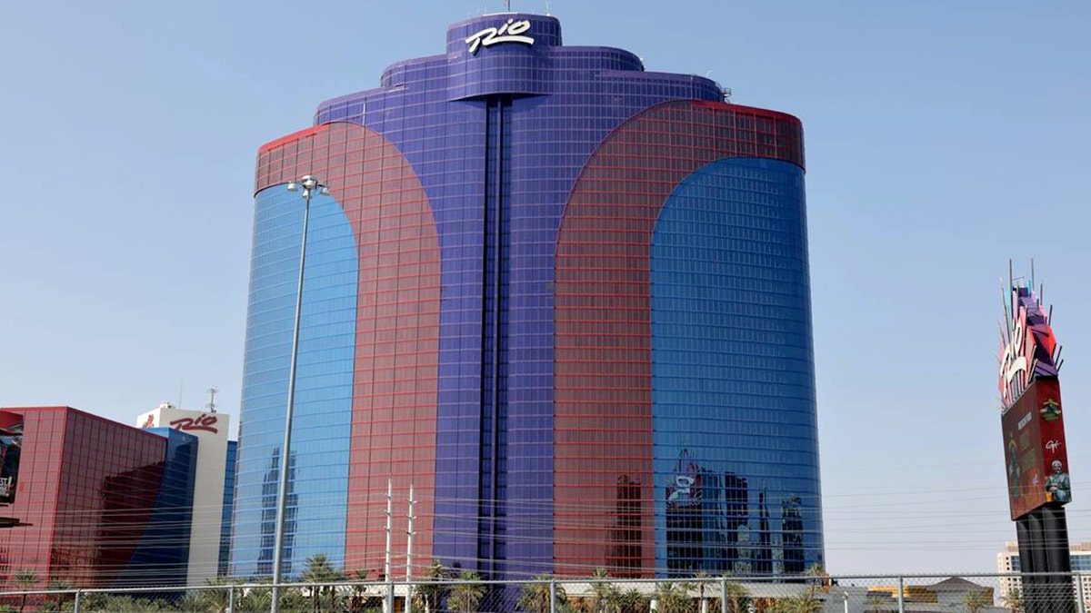 Mother shoots daughter, then herself in apparent murder-suicide at Las Vegas hotel, police say at george magazine