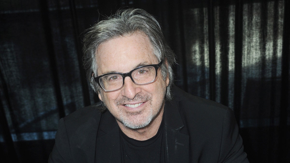 Robert Carradine, 'Lizzie McGuire' and 'Revenge of the Nerds' star, dead at 71 at george magazine