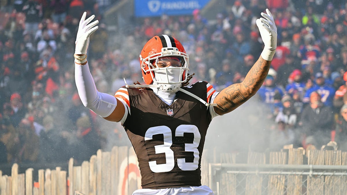 Browns safety Ronnie Hickman assaulted at New York City hotel, team says at george magazine