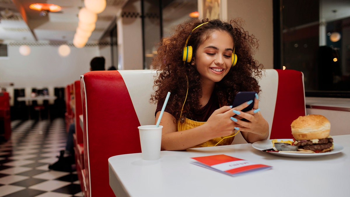 Solo dining surges 52% as Americans embrace 'me-me-me economy' over shared meals at george magazine