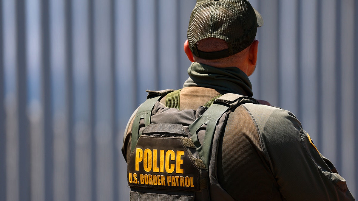 Person shoots at Border Patrol agent, who returns fire in New Hampshire: officials at george magazine