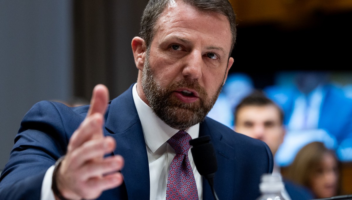 Trump swears in Markwayne Mullin as homeland security secretary at george magazine