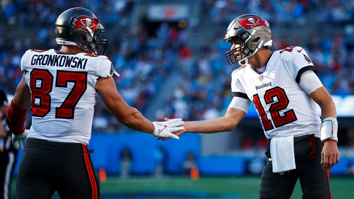 Logan Paul escalates Tom Brady feud, offers $1M to any NFL opponent willing to step into boxing ring at george magazine