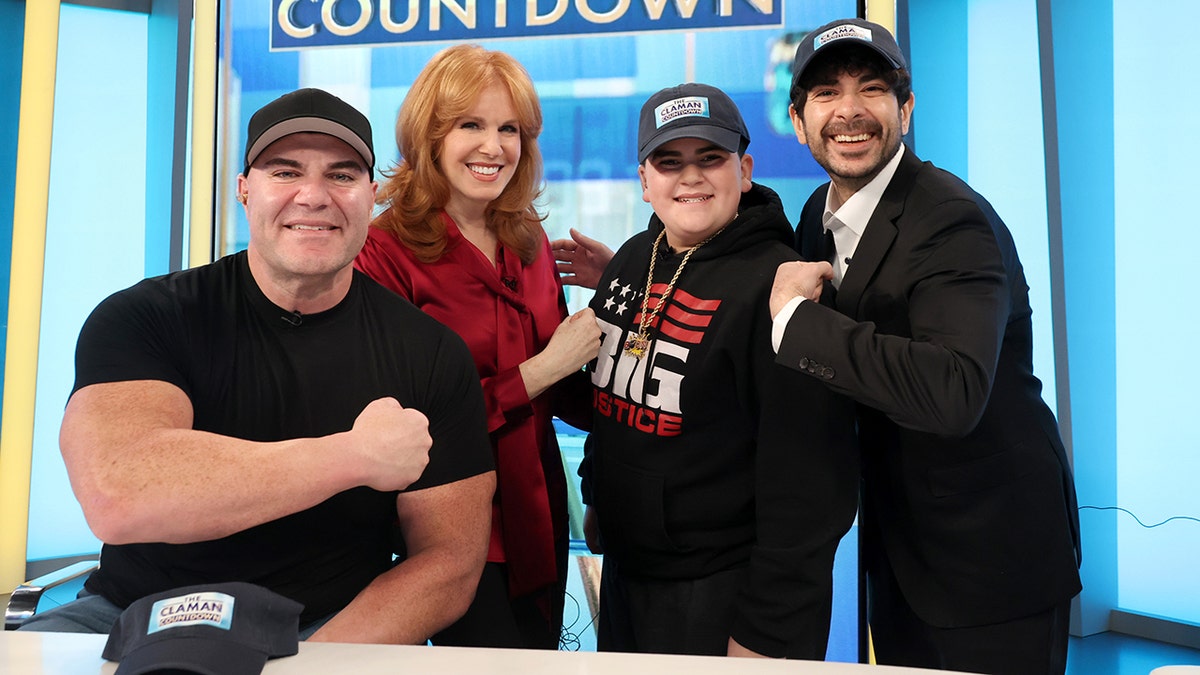 Actor Wayne Brady slaps AEW wrestler during match at Revolution at george magazine