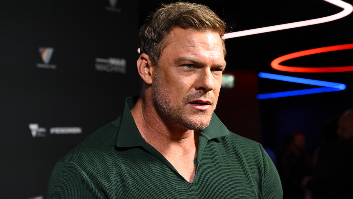 'Reacher' star Alan Ritchson allegedly caught on video throwing punches at neighbor as his kids watch at george magazine