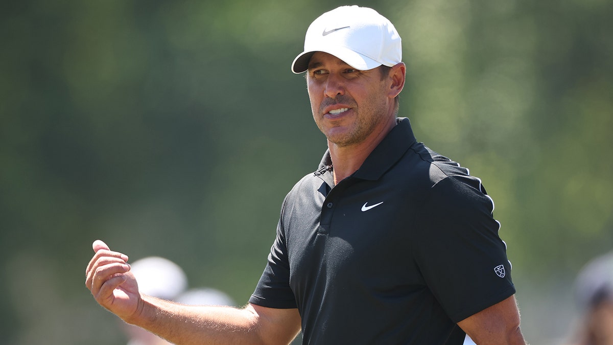 Brooks Koepka runs to comfort young girl hit by golf cart during his Valspar Championship at george magazine