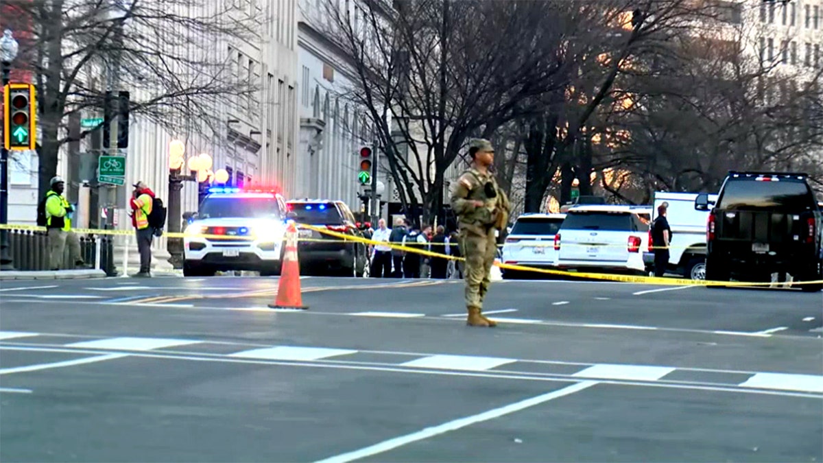 Secret Service agents question driver of suspicious vehicle near White House at george magazine
