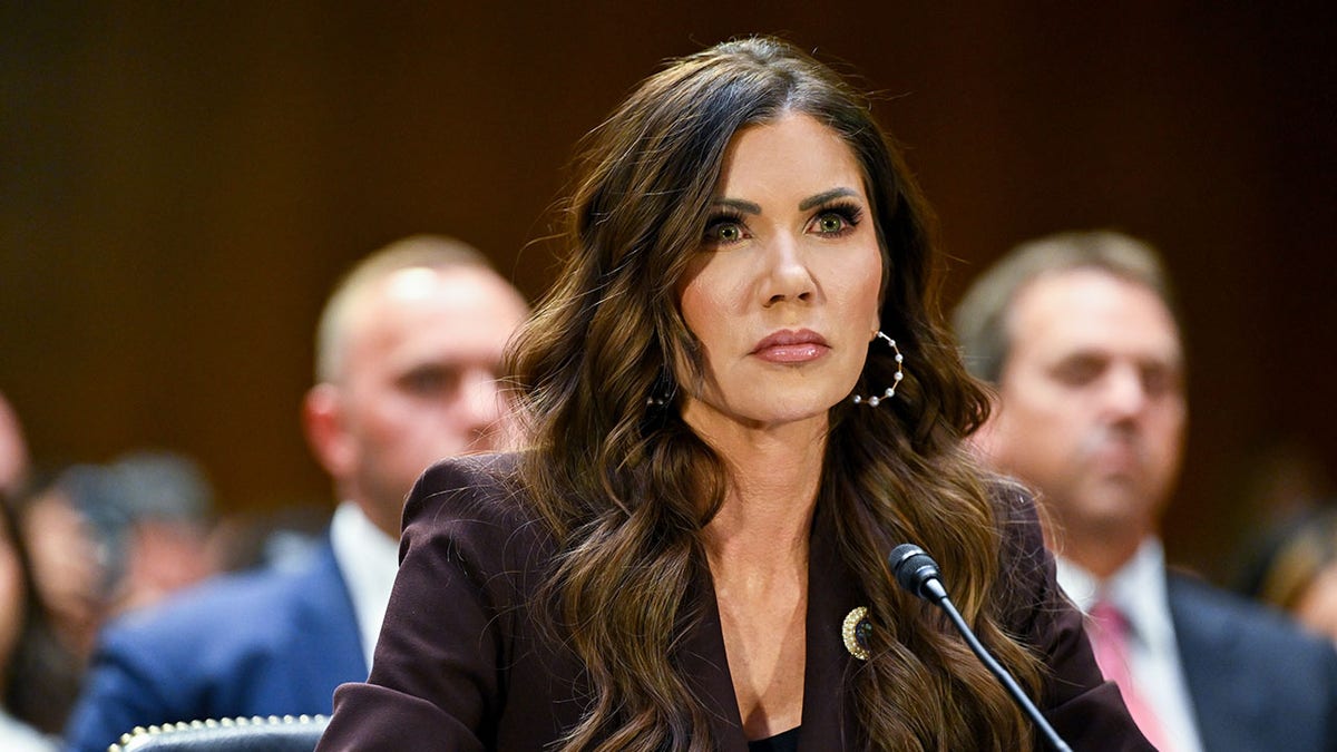 Kristi Noem's firing fails to sway Democrats as DHS shutdown drags on at george magazine