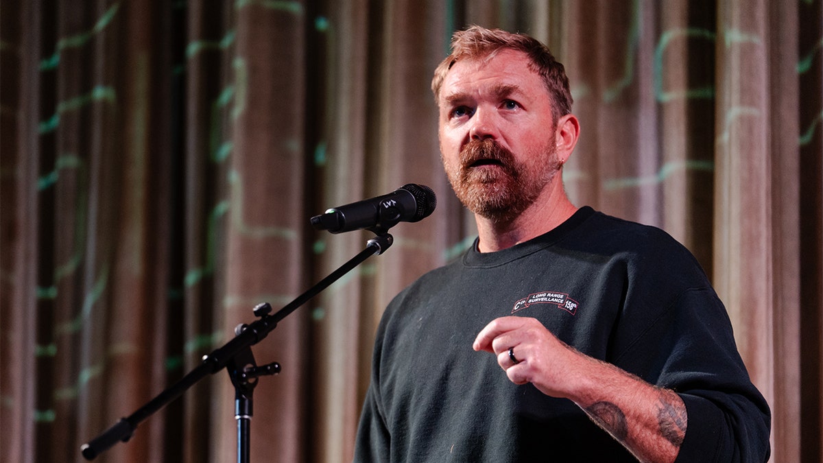 Elizabeth Warren endorses Nazi-tattooed Graham Platner in high-stakes Maine Senate primary at george magazine