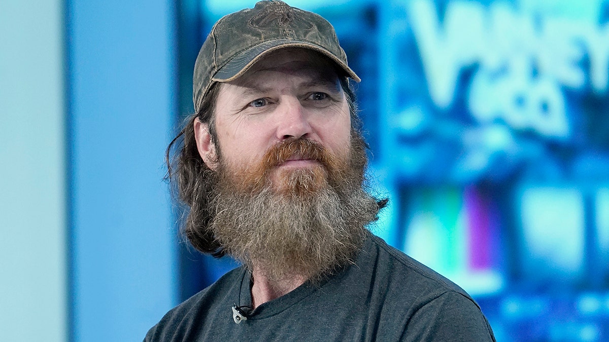 Jase Robertson wearing a hat