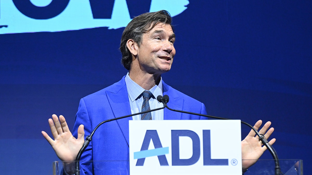 Jerry O'Connell says he's quitting podcasts after viral Bill Maher appearance at george magazine