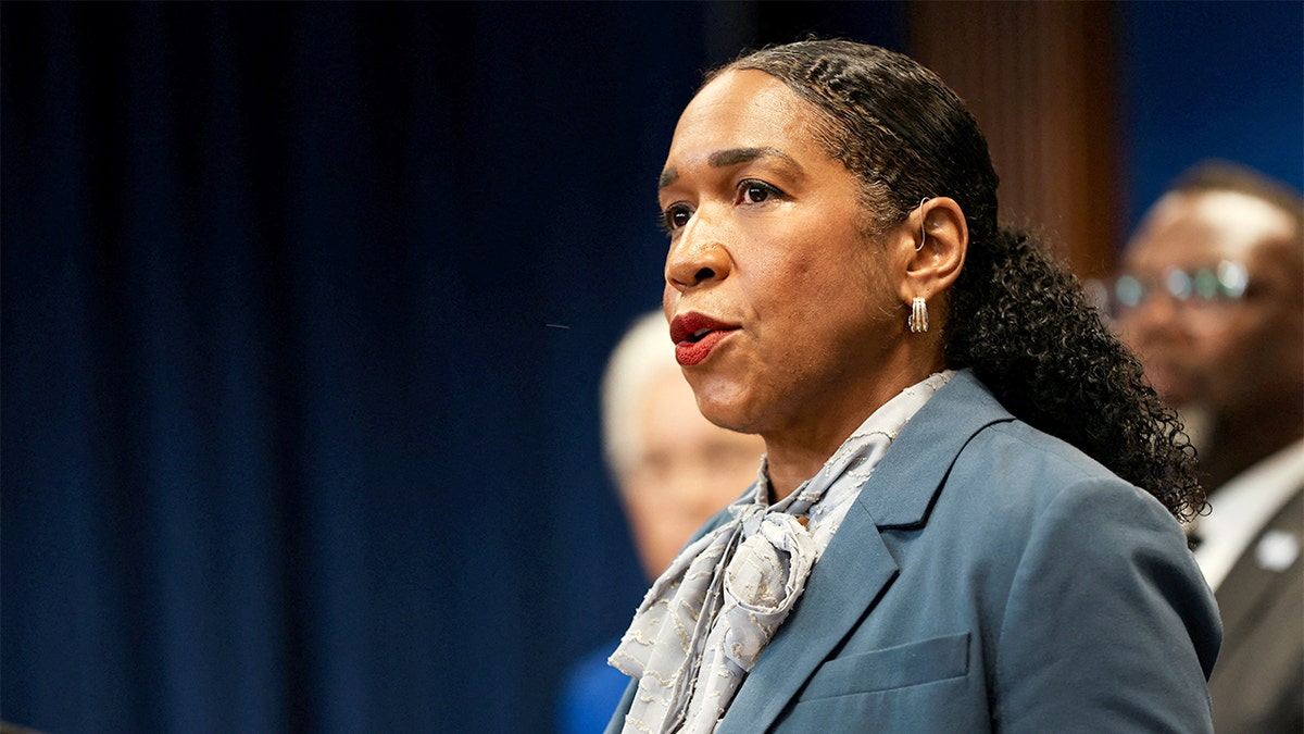 Wealthy elites bankroll Dem Senate candidate who has repeatedly touted 'grassroots' campaign at george magazine