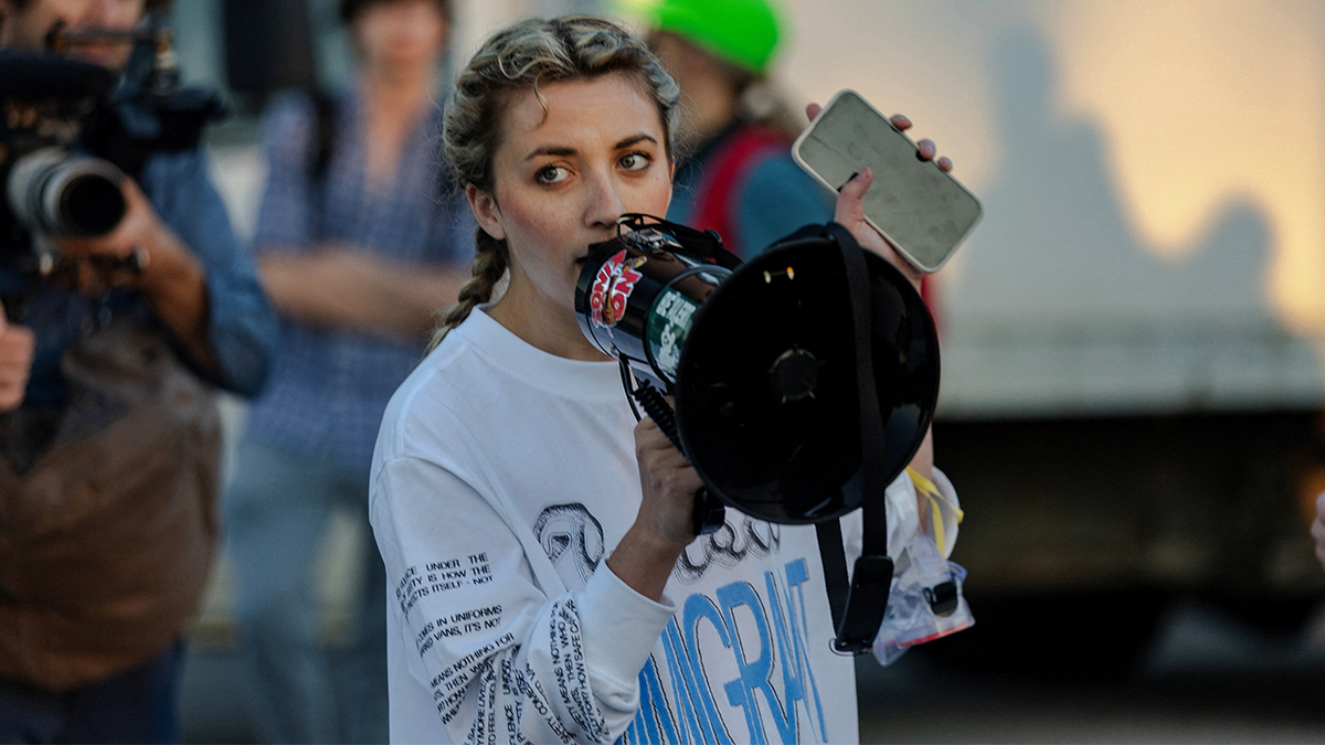 Establishment Democrats fend off far-left influencer in primary to succeed Rep Jan Schakowsky at george magazine