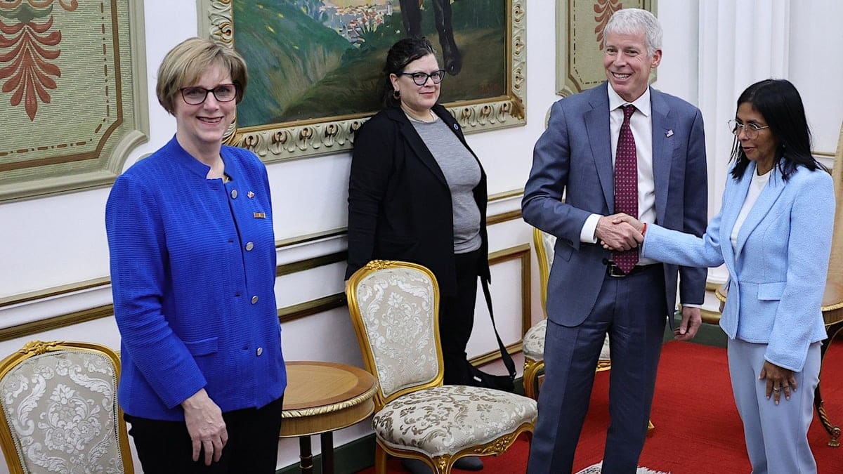 laura dogu and chris wright meet with delcy rodriguez at miraflores