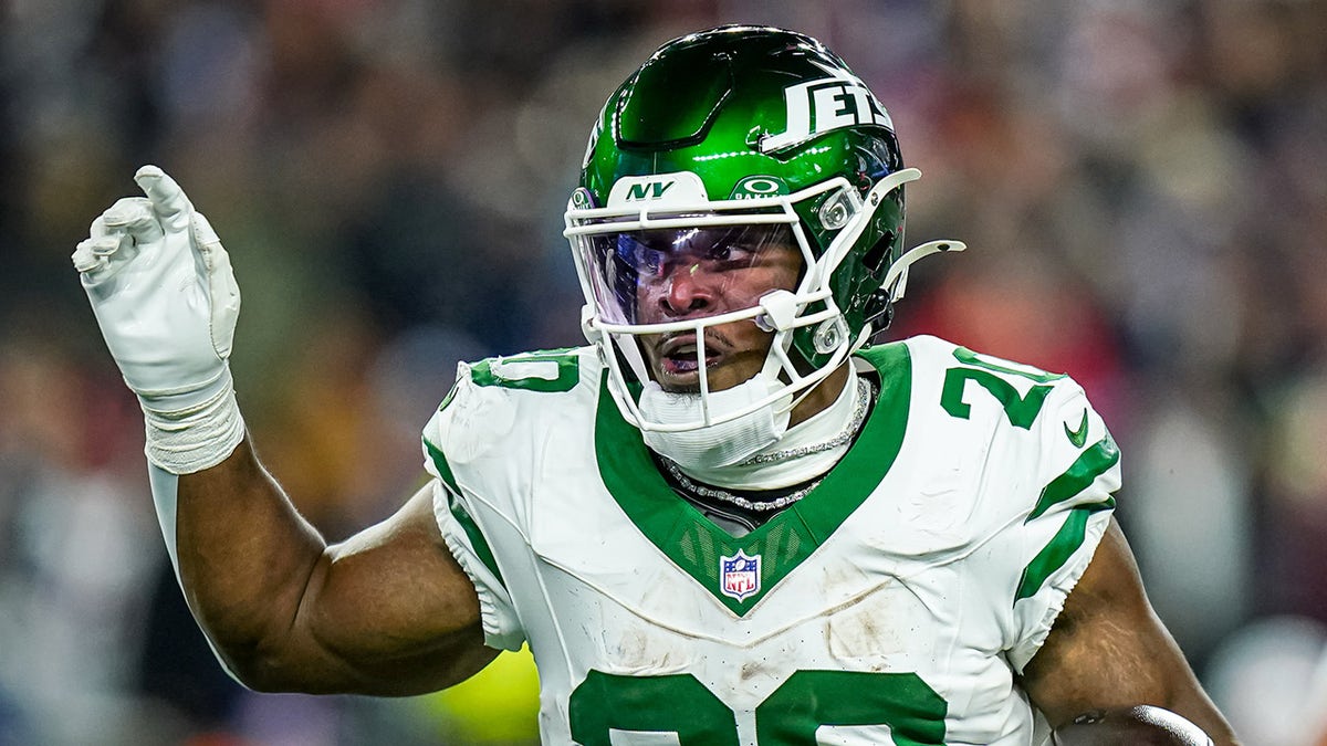 Jets running back appears to take subtle shot at team over free agency deals at george magazine