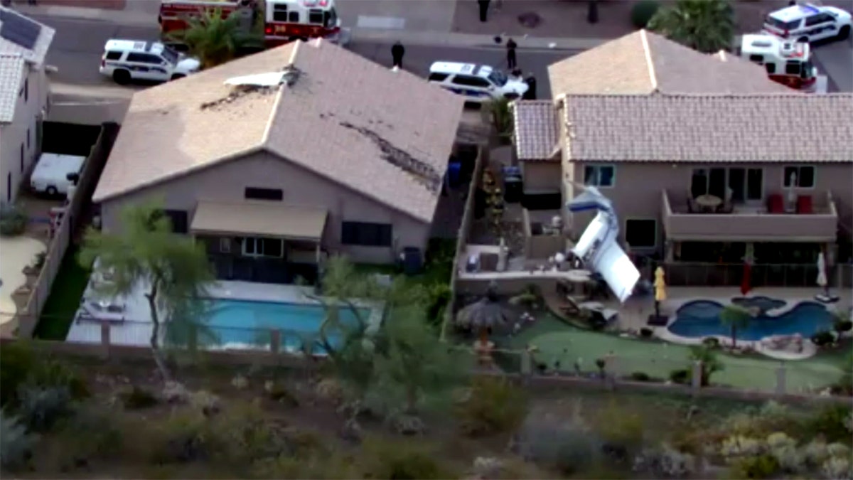 Small plane crashes into Phoenix home minutes after takeoff, injuring 3 at george magazine
