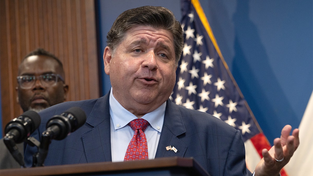 Illinois Gov Pritzker admits 'real failures' as slain Chicago student's hometown pays tribute in lights at george magazine
