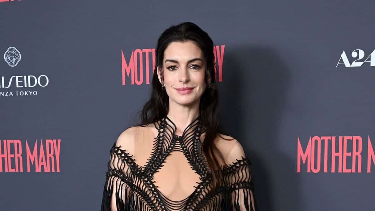 Anne Hathaway on the red carpet of Mother Mary