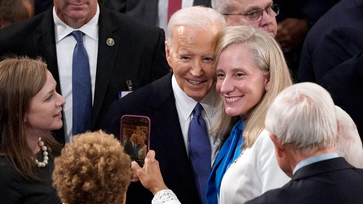 Biden and Spanberger in House chamber