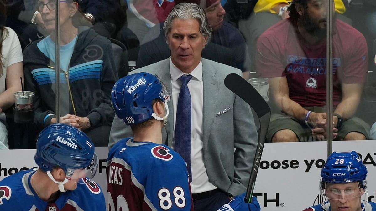Colorado Avalanche head coach Jared Bednar confers with center Martin Necas on ice