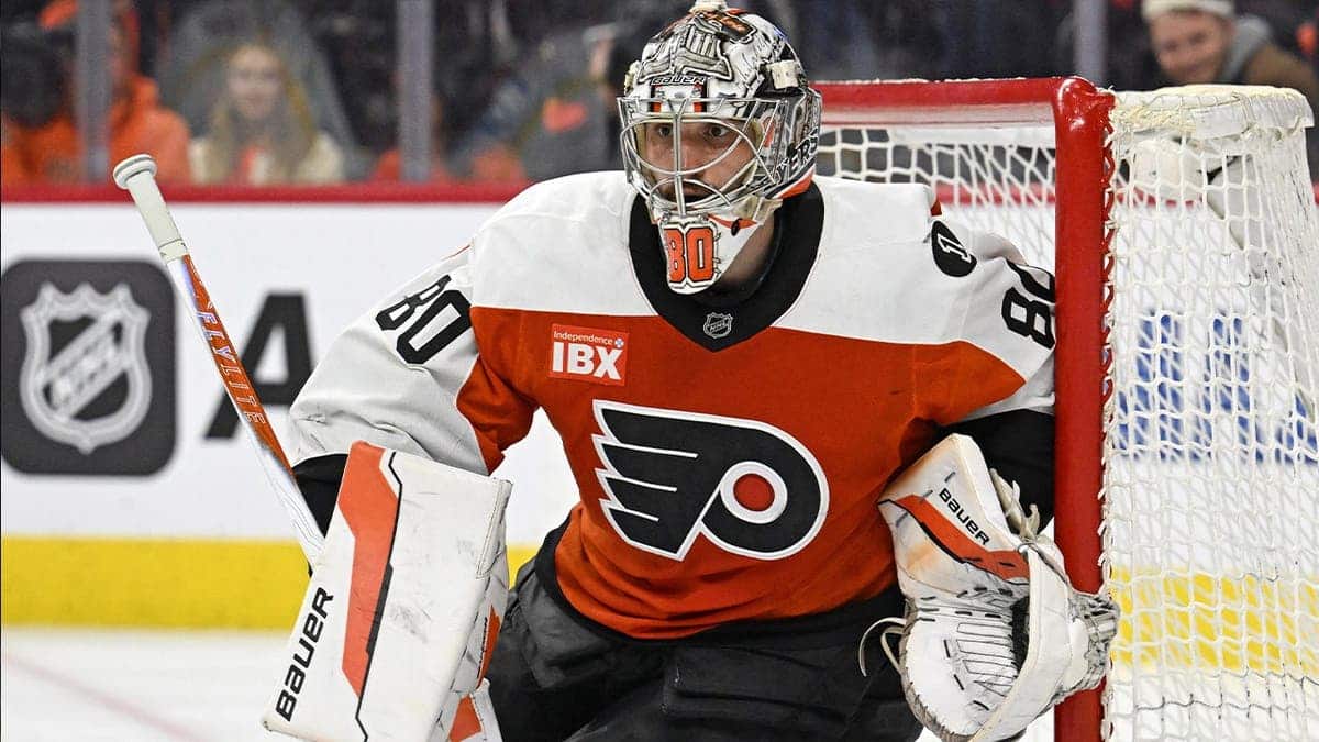 Dan Vladar of the Philadelphia Flyers